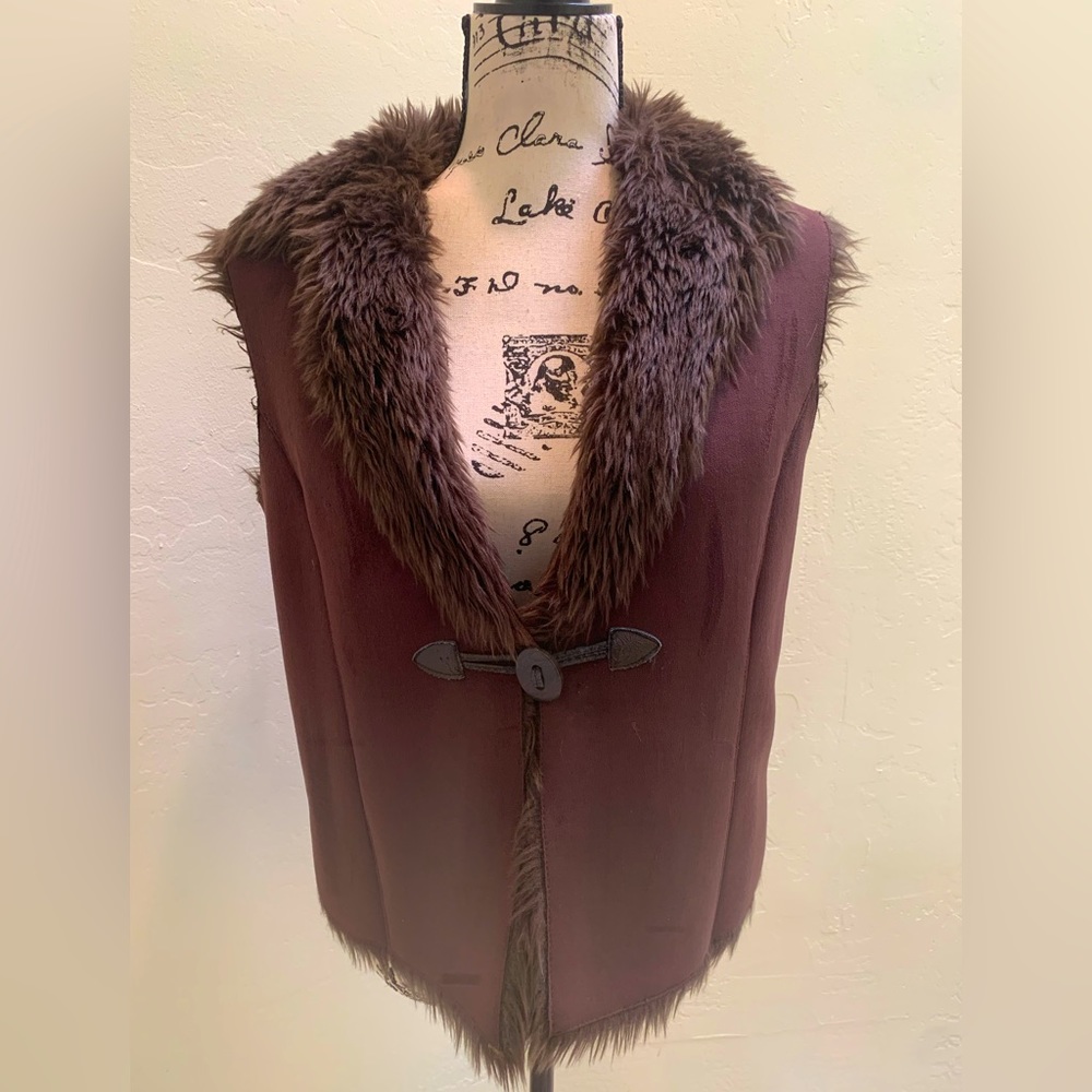 Vintage Valerie Stevens suede vest w Faux   Fur (good condition )